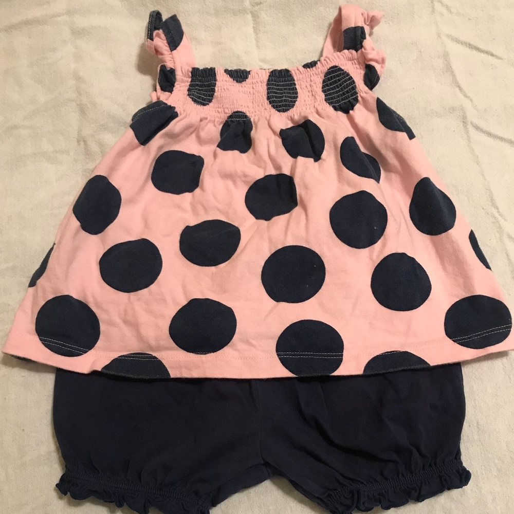 Carter’s baby girl 2 piece set.